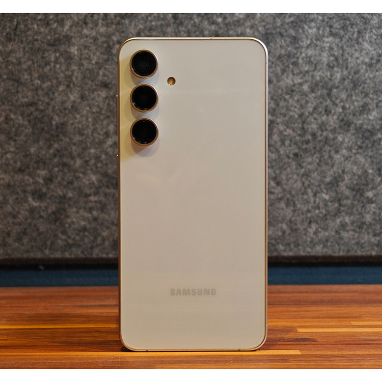 گوشی موبایل سامسونگ مدل Galaxy S25 FE دو سیم کارت ظرفیت 256 گیگابایت و رم 8 گیگابایت - (ویتنام)